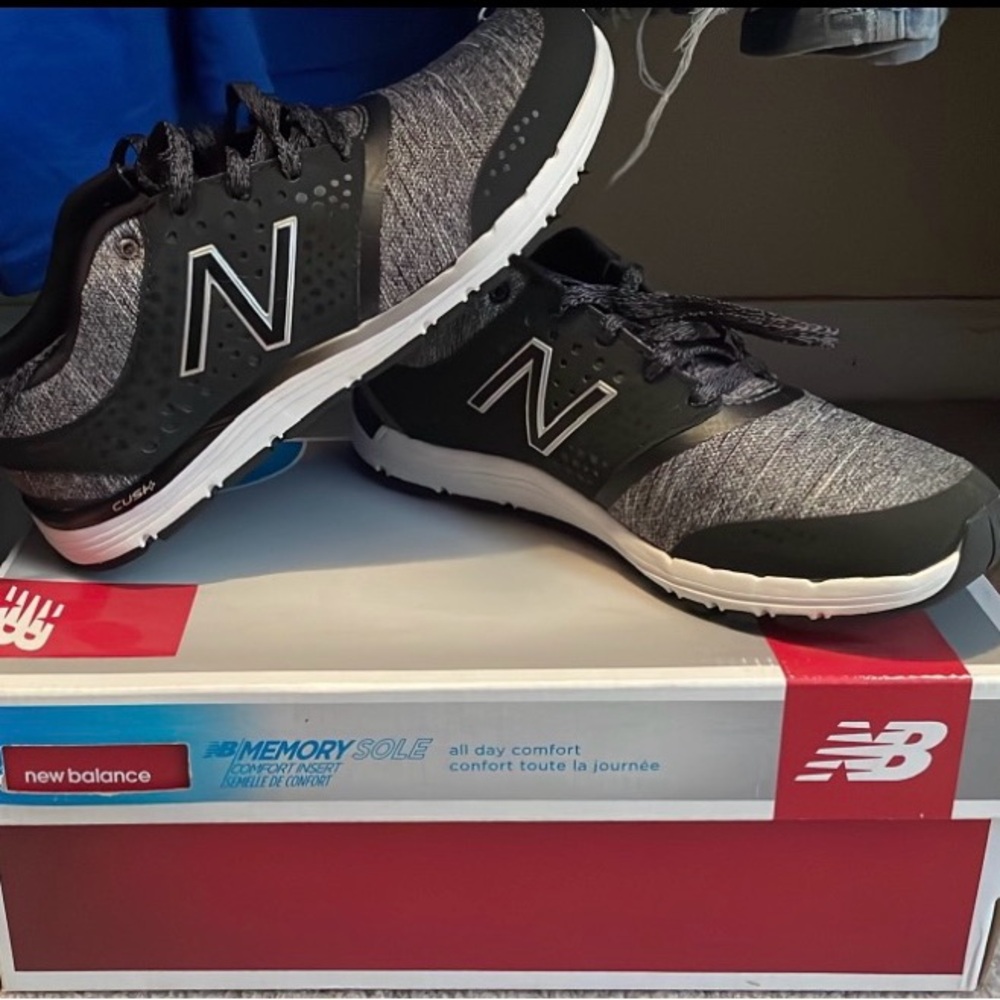 NWT New Balance womens 6 tennis shoes with box